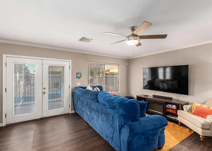 Family Fun 4 Bedroom House Close To Everything *
