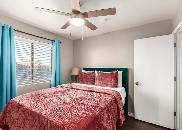 Family Fun 4 Bedroom House Close To Everything
