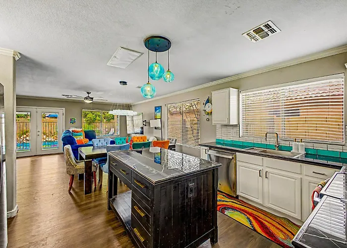 Villa Family Fun 4 Bedroom House Close To Everything *